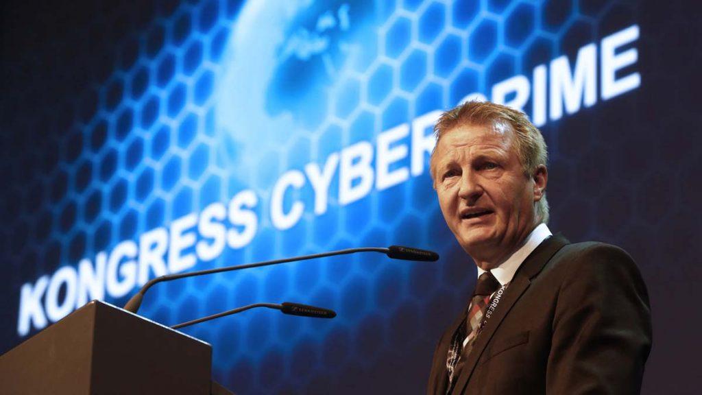 Minister Jäger beim Cybercrime  Kongress